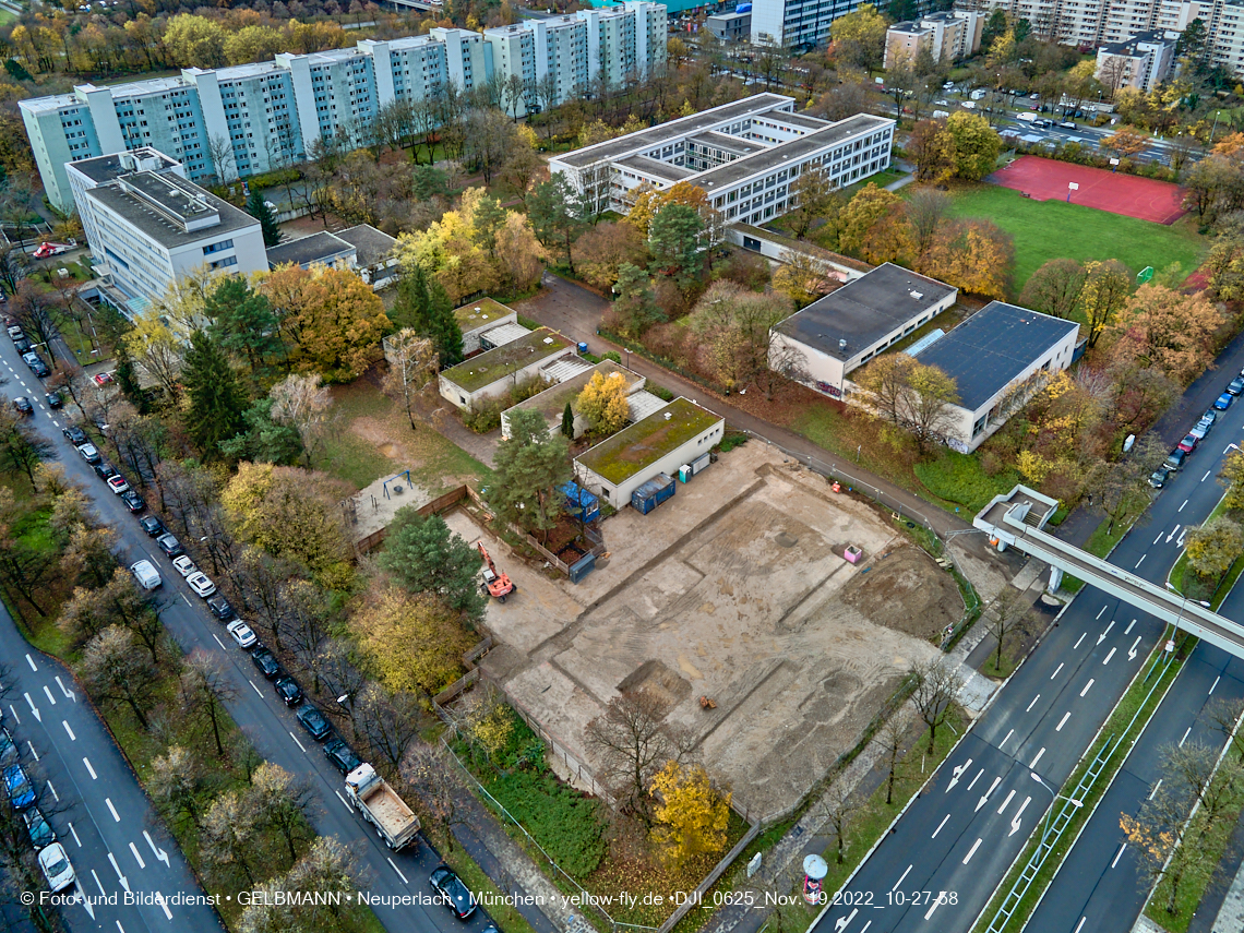 19.11.2022 - Luftbilder von der Baustelle an der Quiddestraße 'Haus für Kinder' in Neuperlach